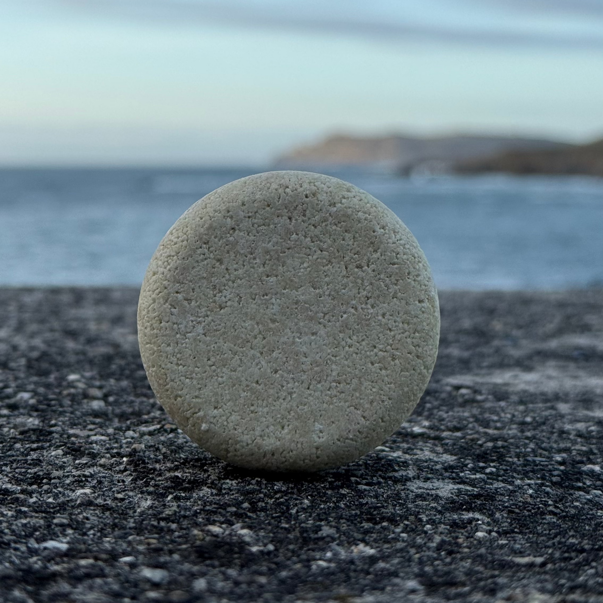 imagen del champu de cabello seco de la marca de amodinho champu solido natural
