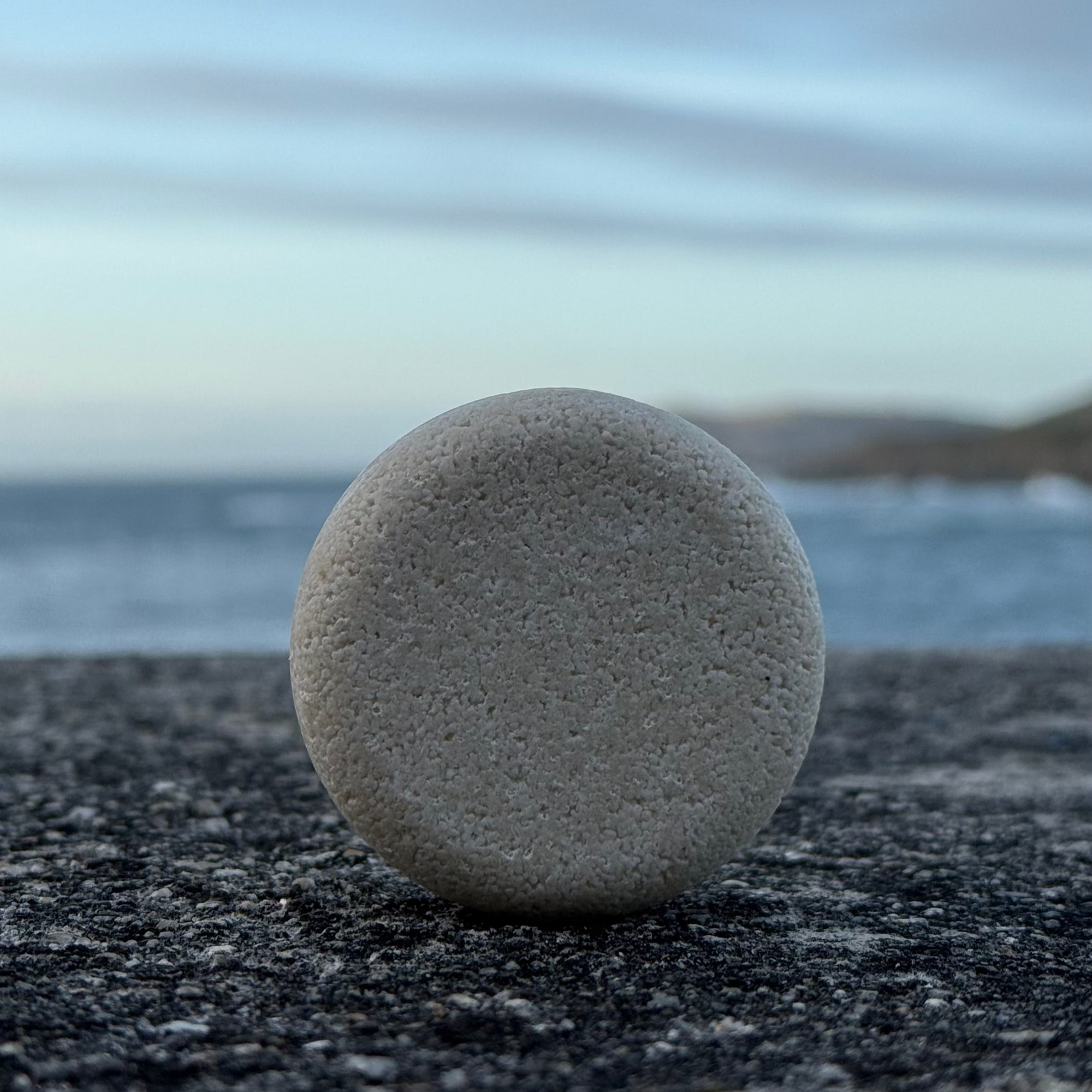 imagen en el puerto del champu solido natural de amodinho para uso diario